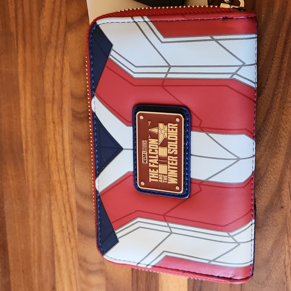 Marvel The Falcon And The Winter Soldier Captain American mid size zipper wallet - Picture 2 of 5